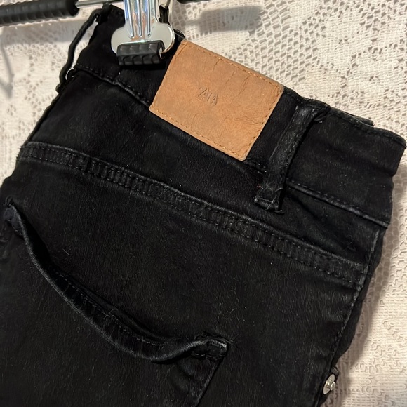 Zara Skinny Jeans - Picture 2 of 3